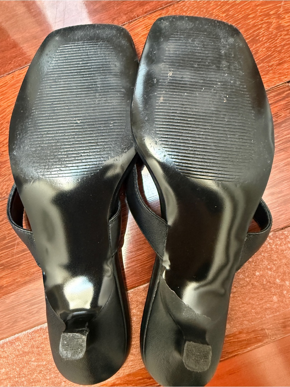 Steve Madden Tracie Black Leather Kitten Heel Thong Sandals - Picture 7 of 9
